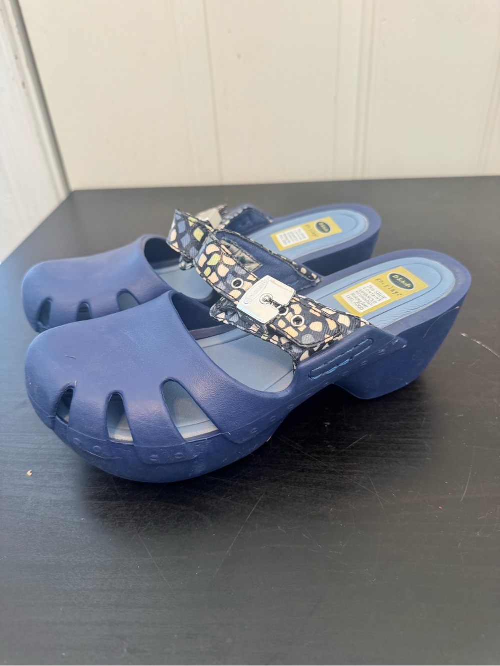 Dr. Scholls Women’s Dance Clogs Blue Rubber Patterned Strap Size 7